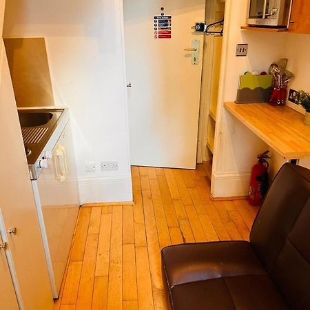 شقة لندن  في F10- Mezzanine 1St Floor Flat Fits 3 Near Paddington المظهر الخارجي الصورة