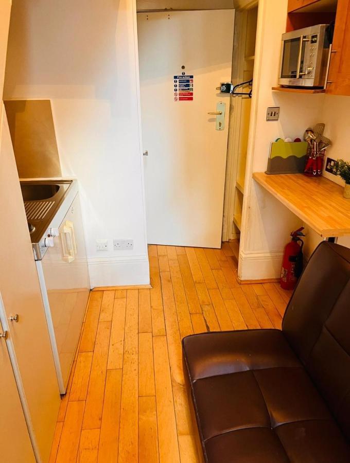 شقة لندن  في F10- Mezzanine 1St Floor Flat Fits 3 Near Paddington المظهر الخارجي الصورة