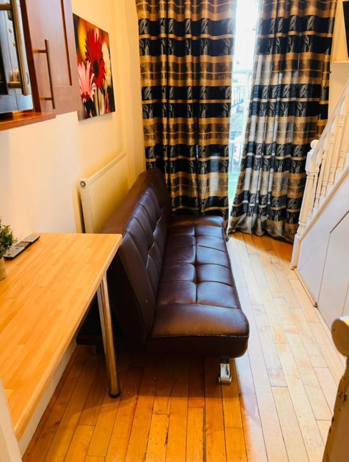 شقة لندن  في F10- Mezzanine 1St Floor Flat Fits 3 Near Paddington المظهر الخارجي الصورة